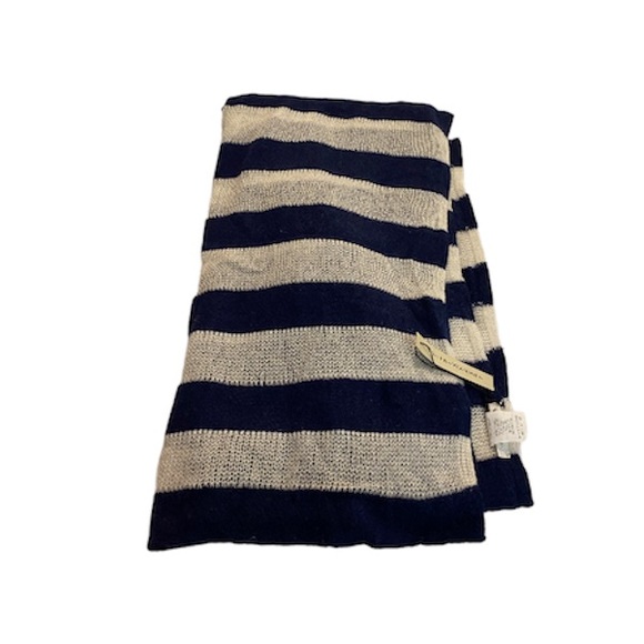 White+Warren navy blue and white travel wrap, 100% cashmere, NWT, $295 - Picture 3 of 5